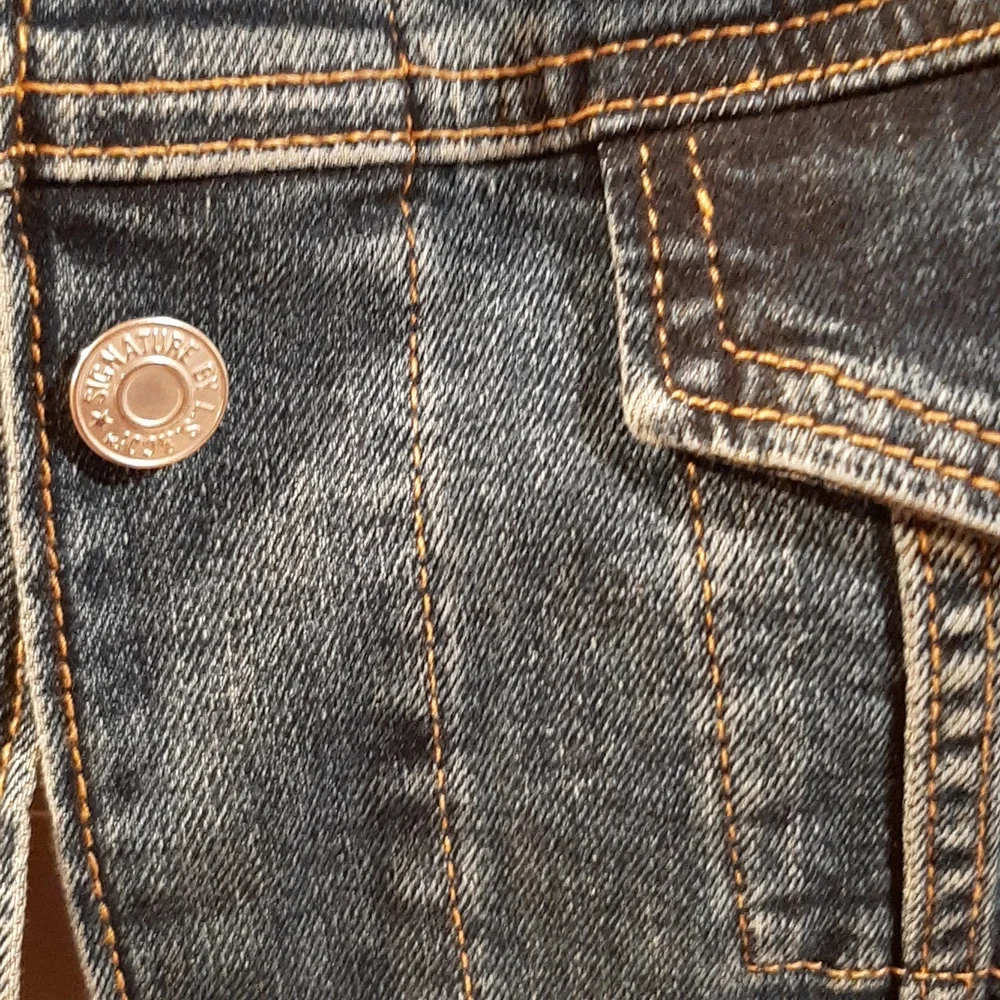 NWOT Signature by Levi Strauss Dark-Washed Denim Jacket/Front Pockets (L)